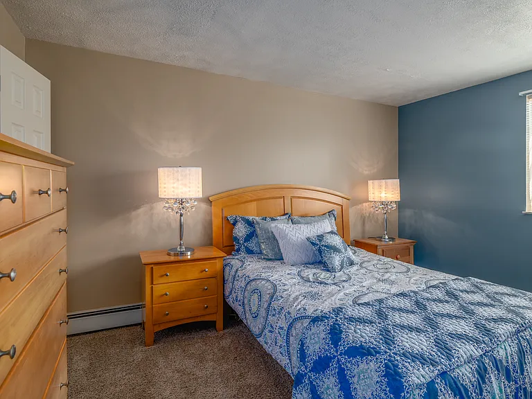 Four Seasons Apartments & Townhomes — Photo 5