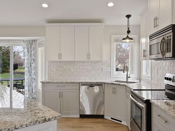 4th image of 1611 Woodlawn Cir