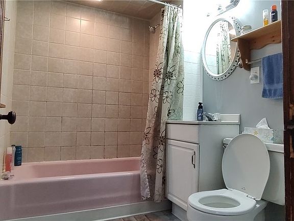 3rd image of 85 Marigold Ave