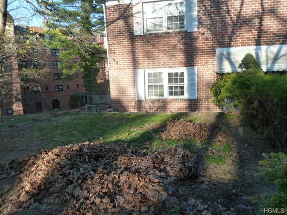 5th image of 335 Warwick Ave