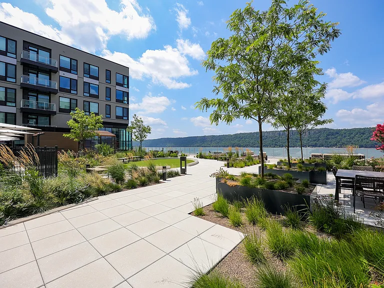 Hudson Piers — Photo 3
