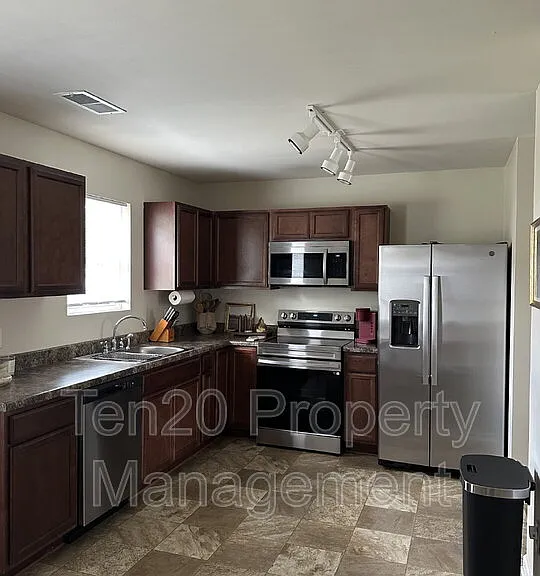 753 Compass Trl — Photo 4