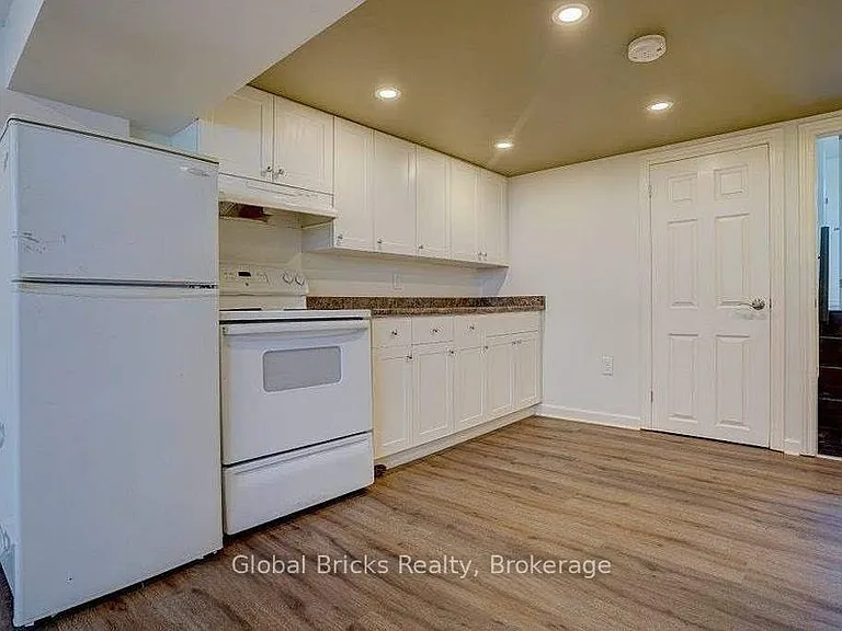 77 Milford Haven Dr E — Photo 20