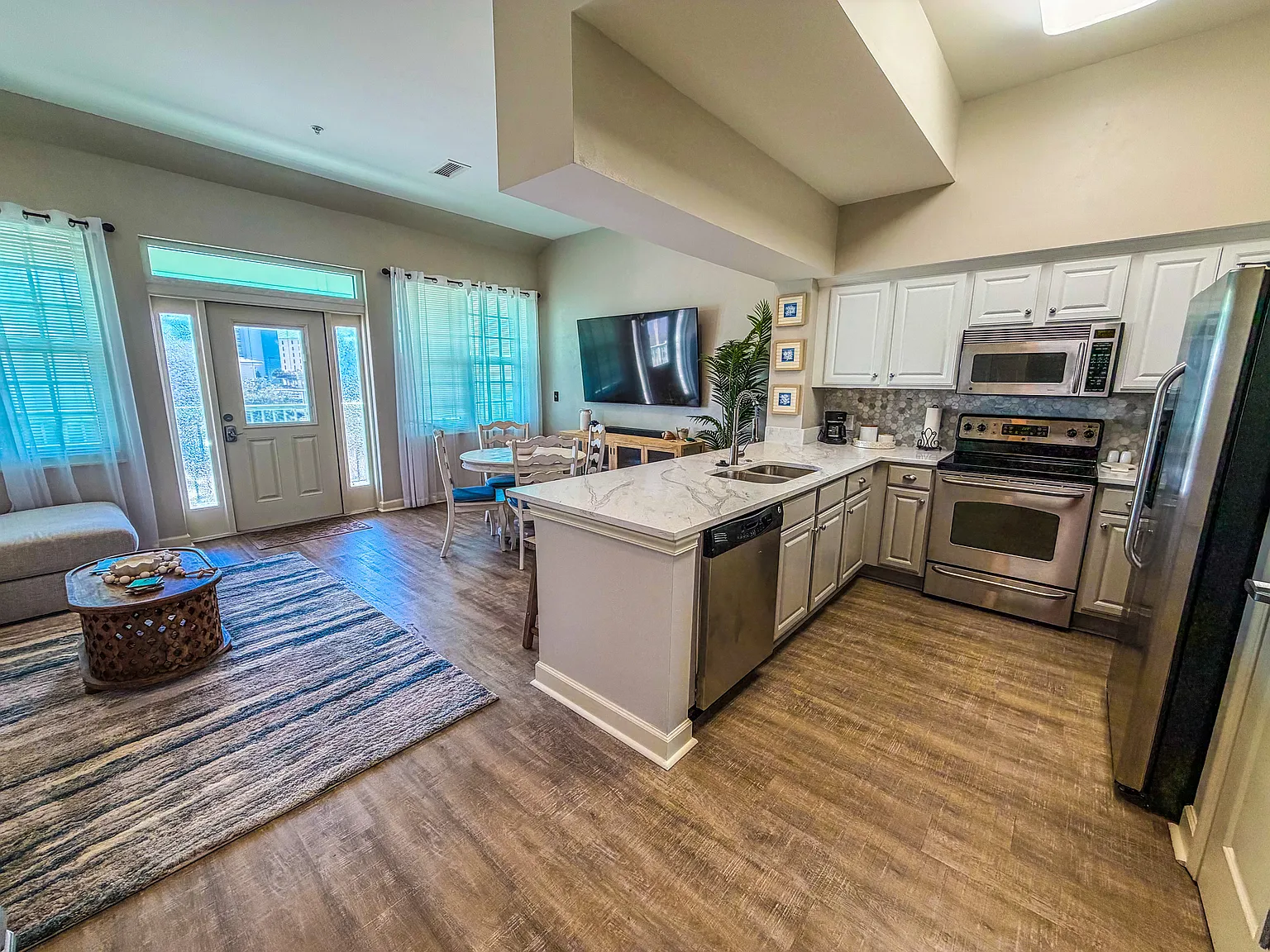 3 bed, 1.5 bath, 1000 sqft, $3,900 — Photo 1