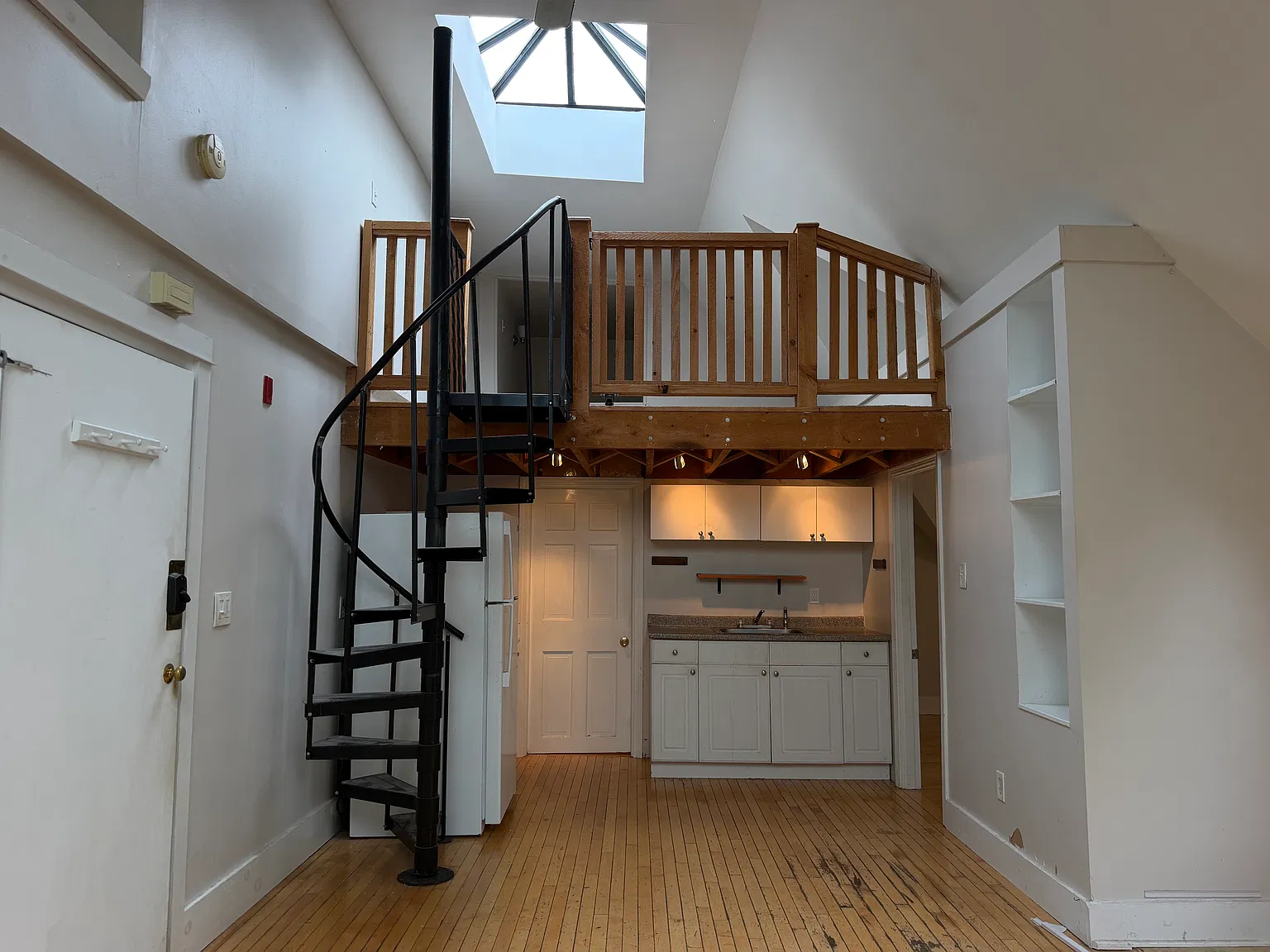 2 bed, 730 sqft, $1,881 — Photo 2