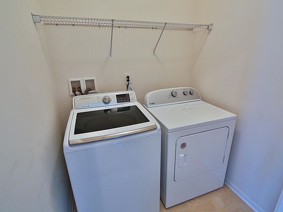 Use of washer and dryer included. Conveniently located on the 1st floor.