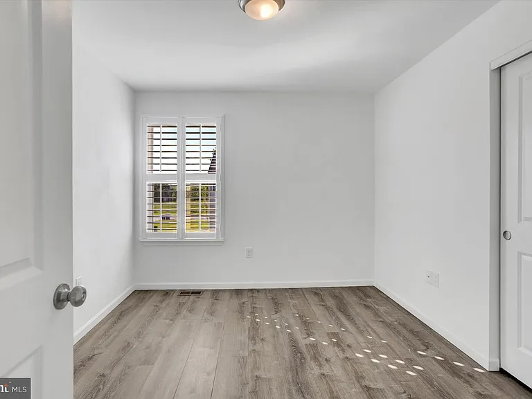 28 Long Bend Dr — Photo 24