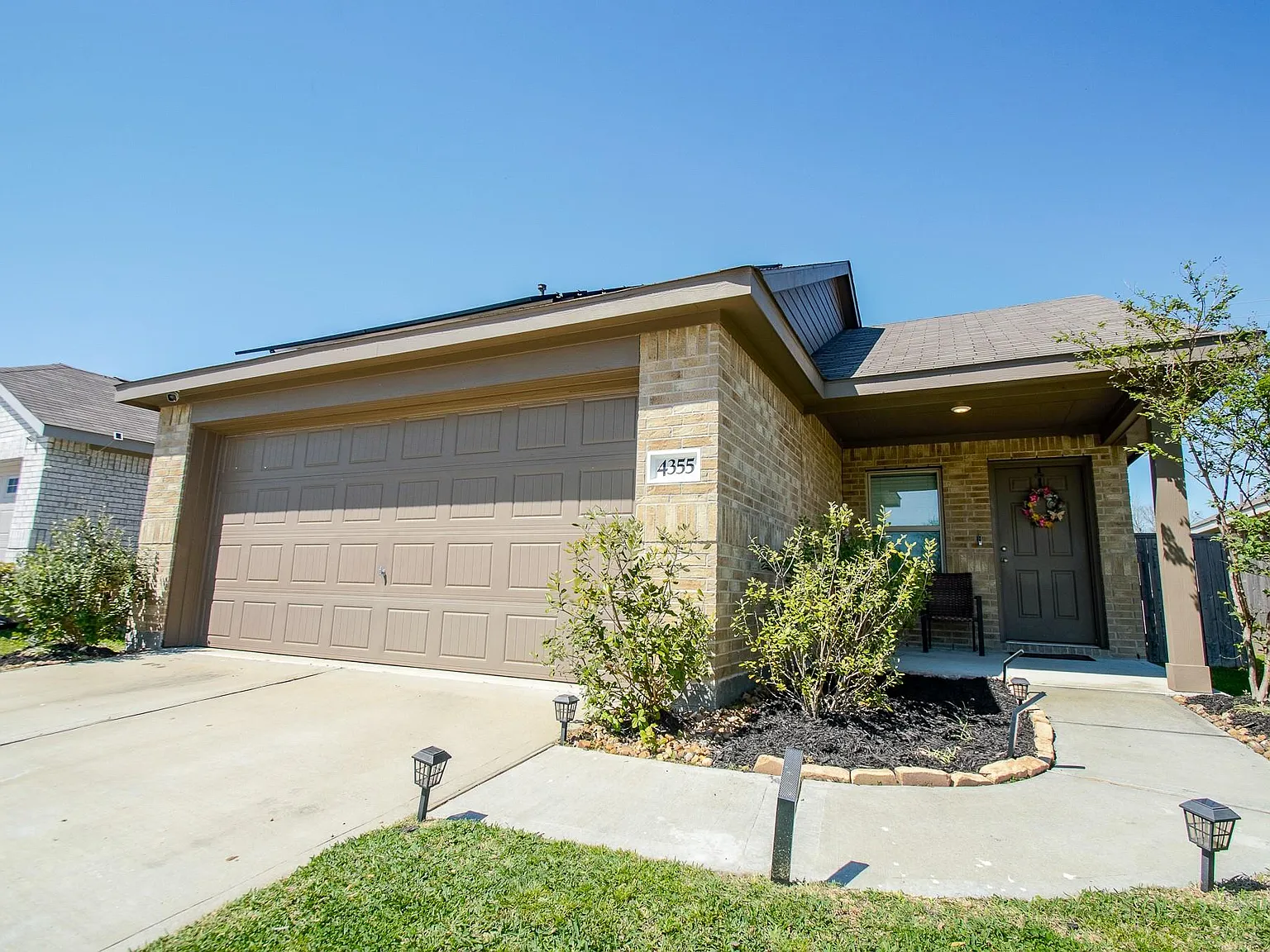 4 bed, 2.5 bath, 1720 sqft, $2,200 — Photo 2