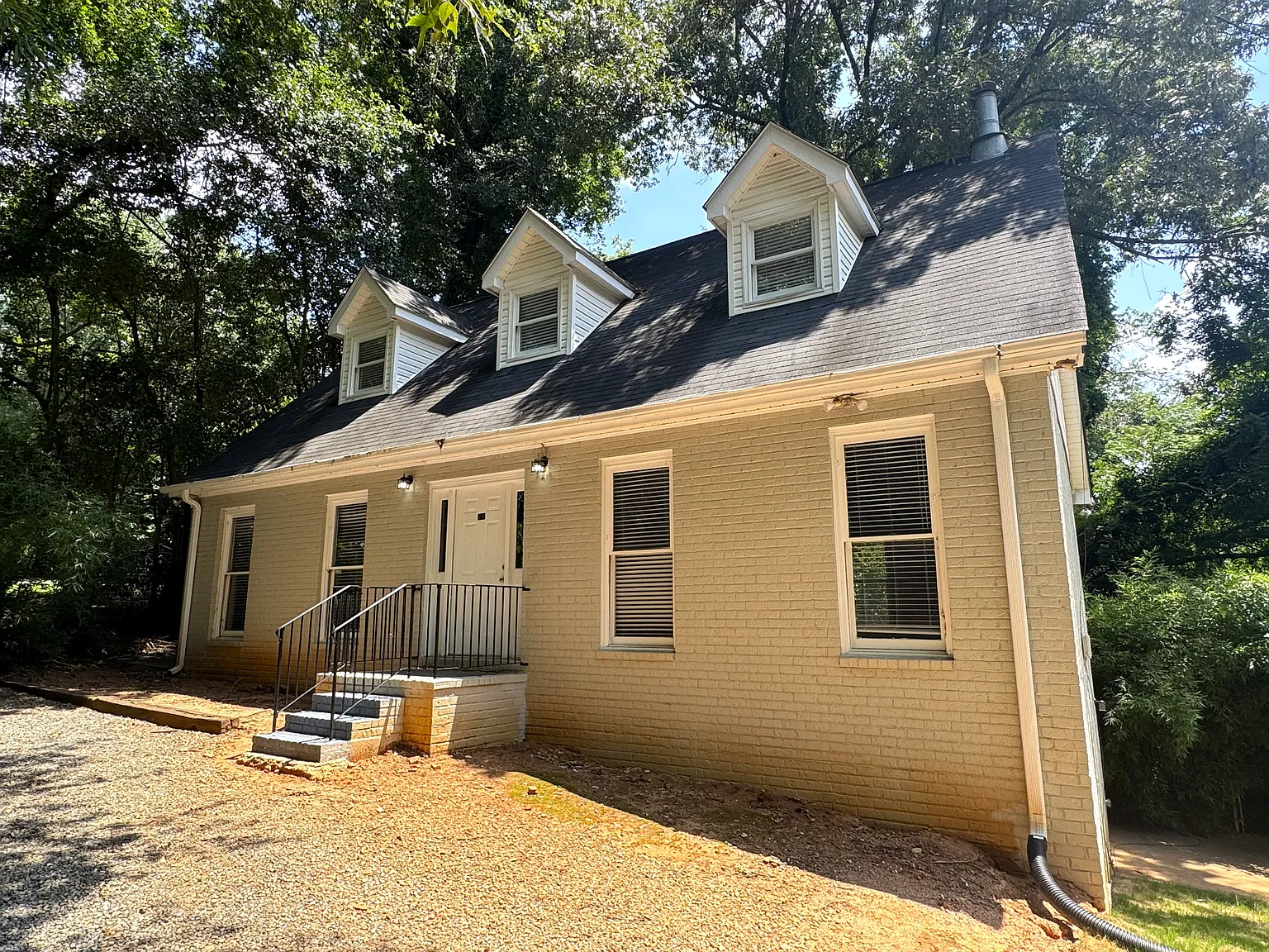 6 bed, 3045 sqft, $3,750 — Photo 1