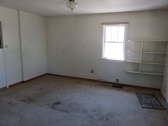 2nd image of 512 10th Ave NE