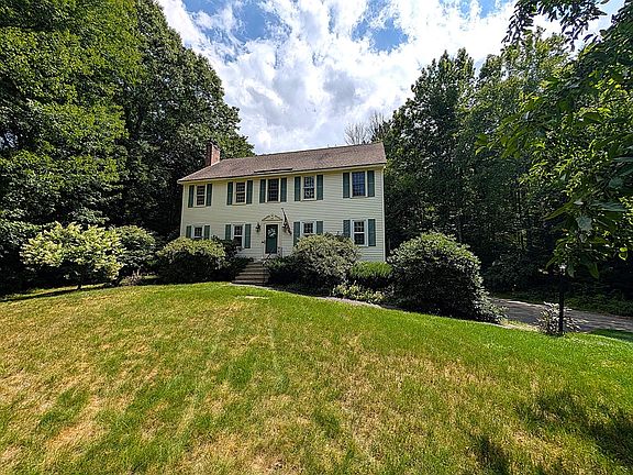 3rd image of 2 Nutfield Dr