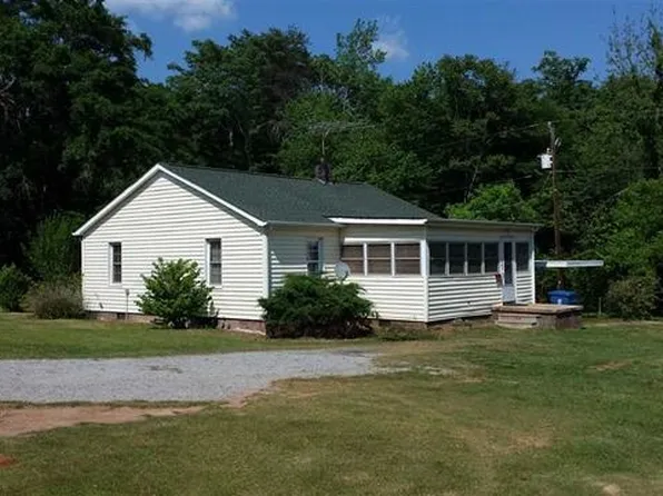220 Kirkland Ave, Landrum, SC 29356