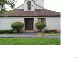 101 Old Meadow Dr, East Amherst, NY 14051