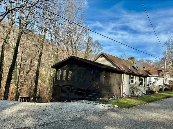 7401 Autumn Rd SW, Carrollton, OH 44615