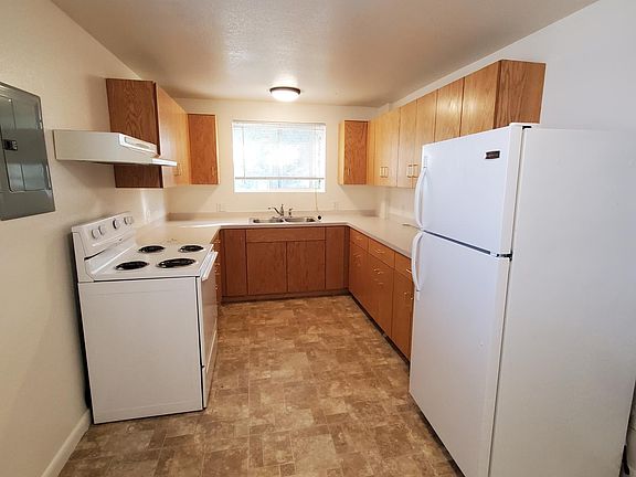 3rd image of 561 N Water Ave #3
