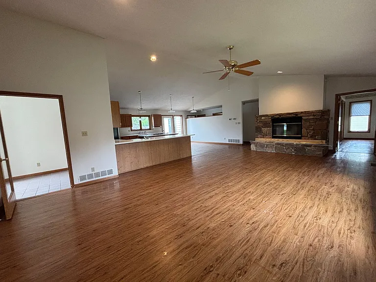 300 Dover Dr — Photo 6