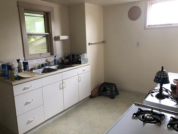 5th image of 205 W Loucks St