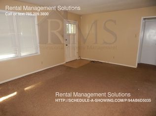 2601 SW Hillcrest Rd, Topeka, KS 66614