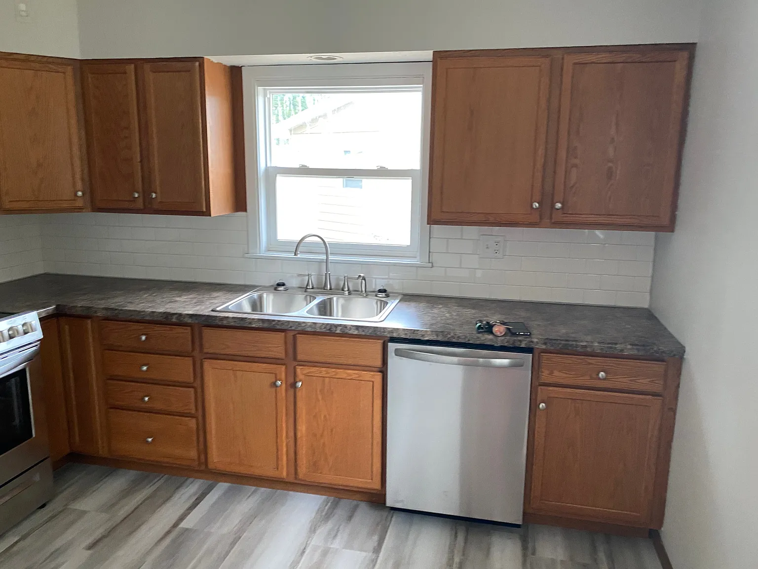 3 bed, 864 sqft, $1,695 — Photo 4