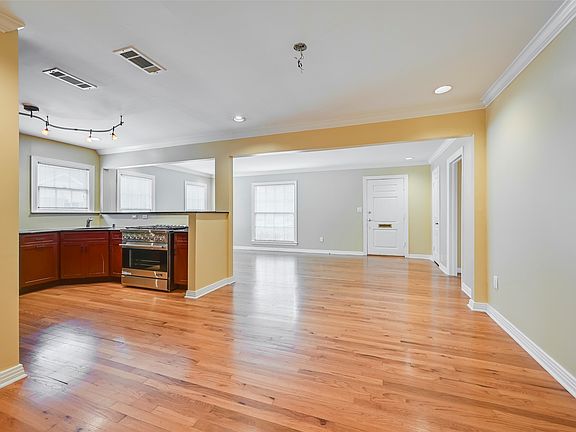 3rd image of 2819 Maple Springs Blvd