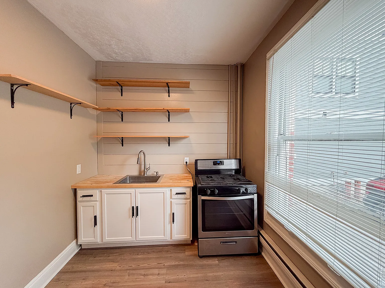 2 bed, 400 sqft, $950 — Photo 4