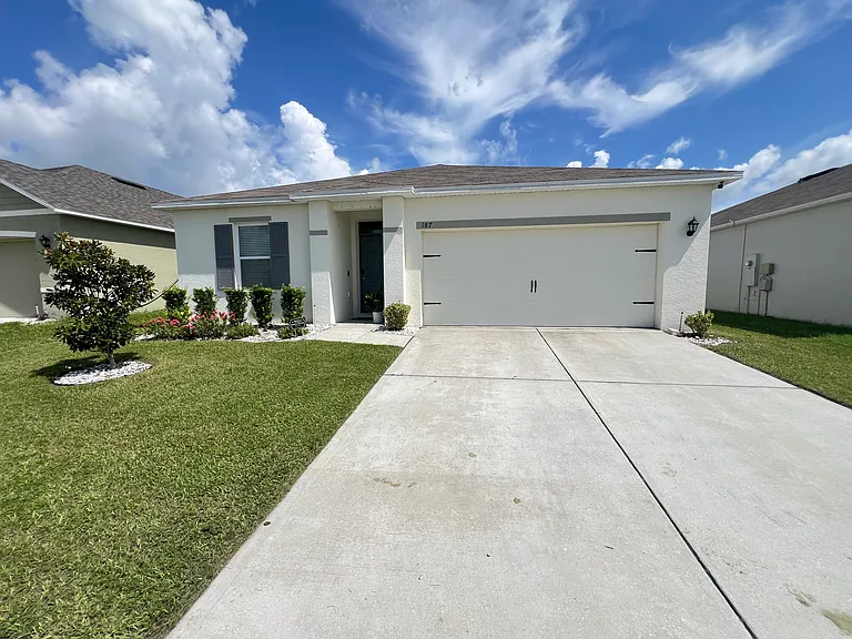 187 Emanuelle Dr — Photo 3