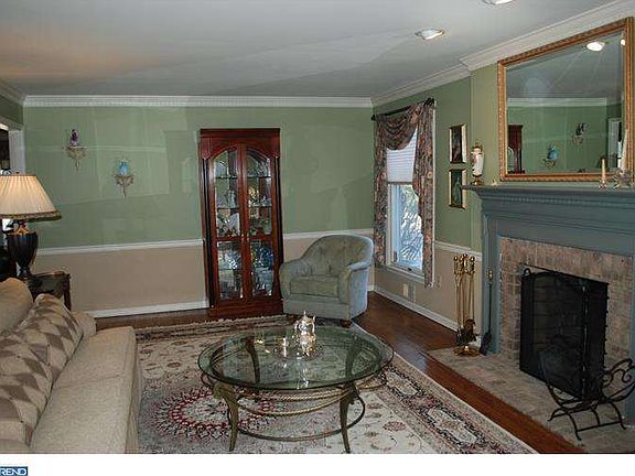 3rd image of 14 Bridgewater Dr