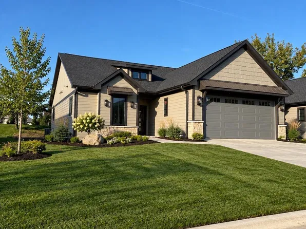 1832 Whispering Pines Cir, Cedar Falls, IA 50613