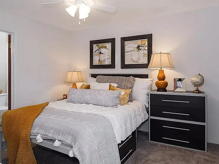 Spyglass Apartments — Photo 40