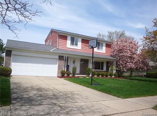 2233 Kettle Dr, Troy, MI 48083
