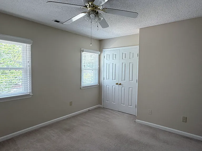 33 Forest Green Dr — Photo 15
