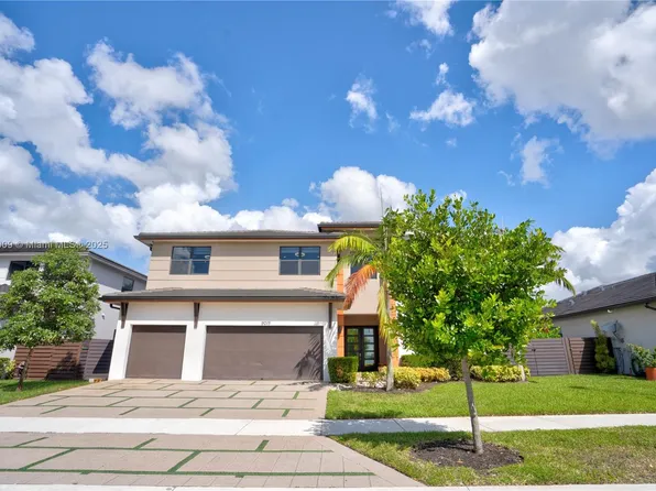 9015 NW 161st Ter, Miami Lakes, FL 33018