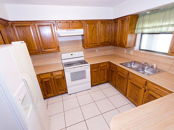 3rd image of 3201 Valleyview Blvd