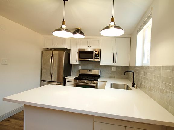 4th image of 3043 Fenelon St #B