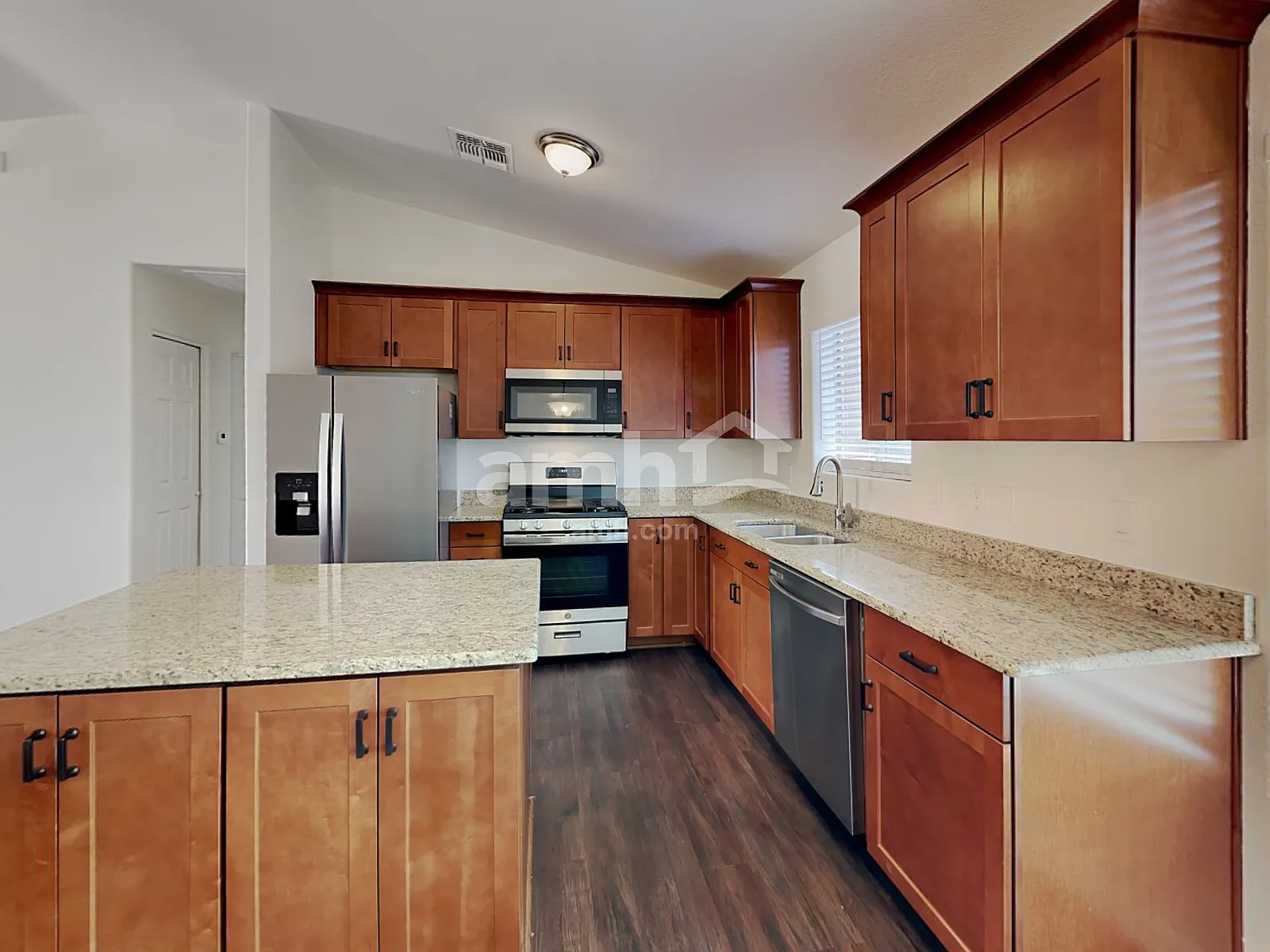 3 bed, 2.0 bath, 1446 sqft, $1,890 — Photo 3