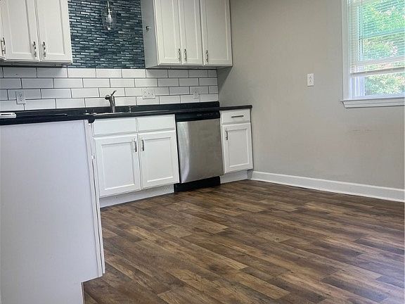 3rd image of 3257 Vardaman Ave