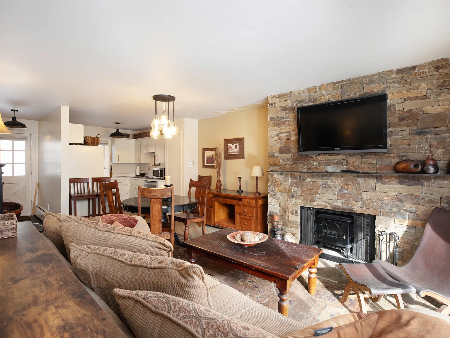 Studio, 577 sqft, $3,000 — Photo 2