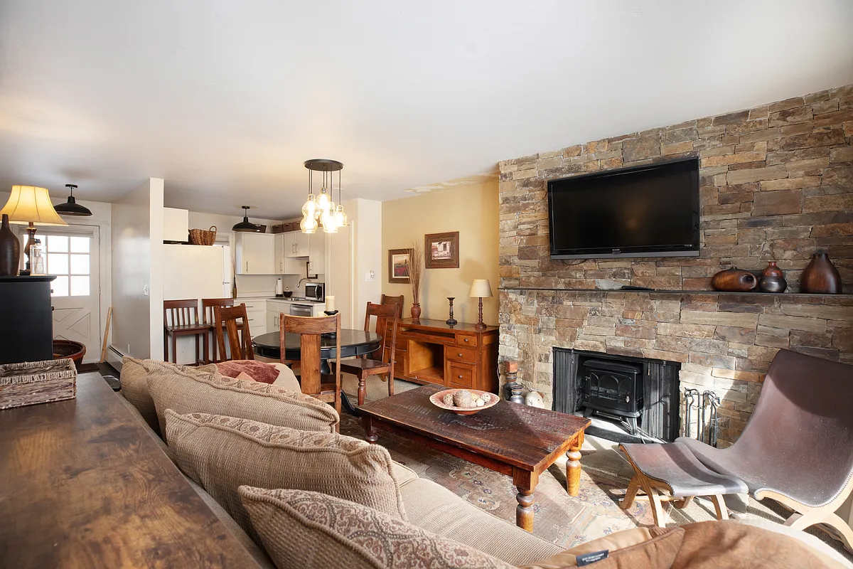 Building Photo - 1880 Meadow Ridge Rd #7