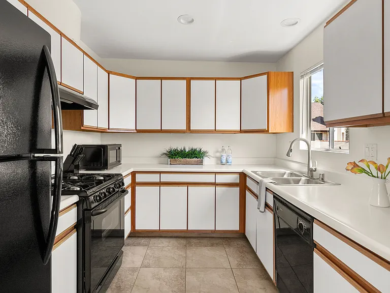 1030 Opal St #B — Photo 6