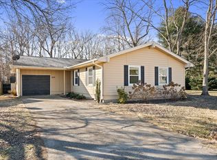 1635 Saunders Ave, Carmi, IL 62821