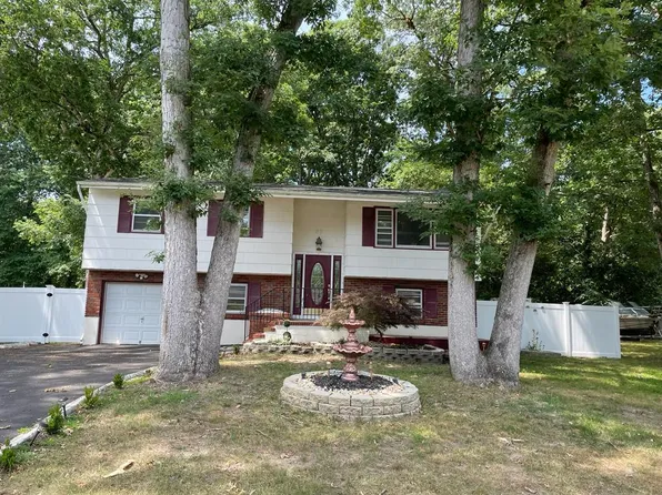 57 Raymond Ave, Toms River, NJ 08755