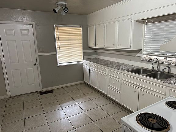 2nd image of 3006 Oak Forest Dr