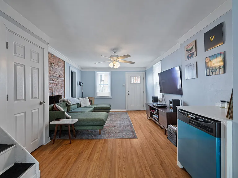 1130 Crease St — Photo 7