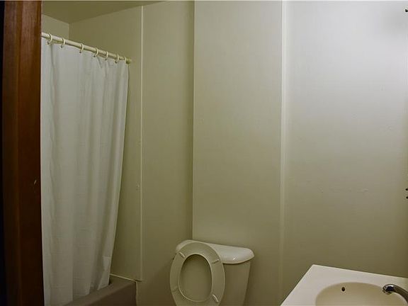 5th image of 2518 Sunset Blvd APT 9
