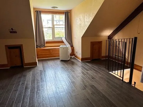 104 Bleecker St #2, Toronto, ON M4X 1L8
