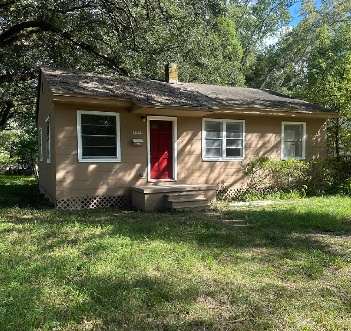 3 bed, $1,100 — Photo 1