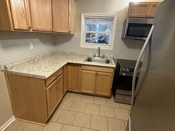 5th image of 2710 1/2 N Reese St