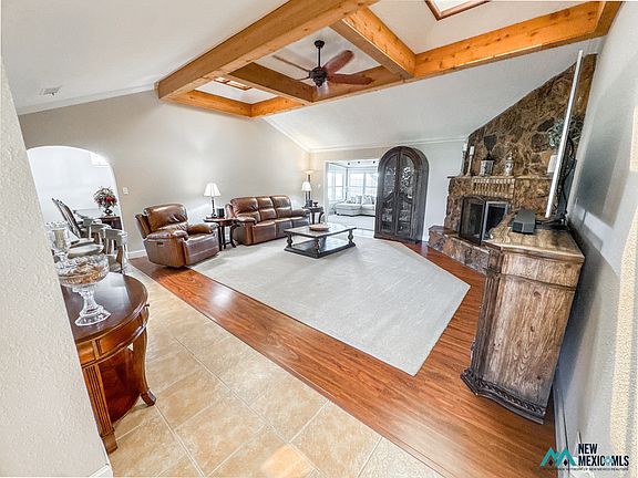 4th image of 1203 W College Ln