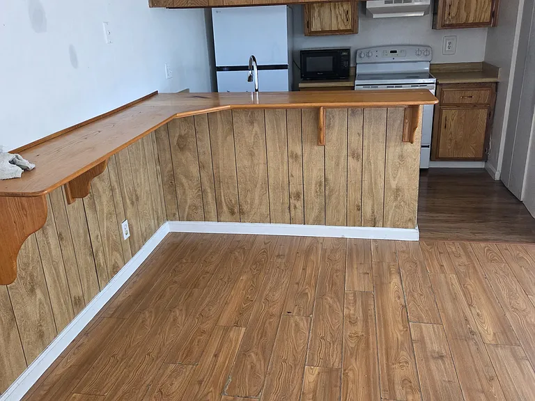 1300 Sycamore Dr #1 — Photo 2