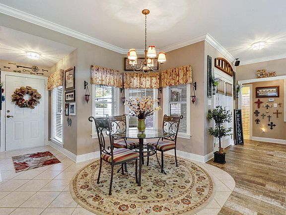 5th image of 221 Henley Pl